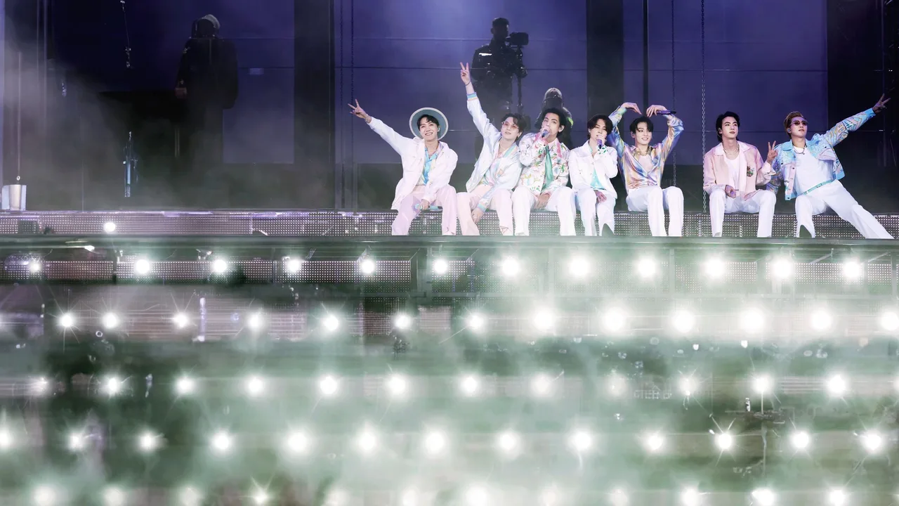 BTS Monuments: Beyond the Star (2023)
