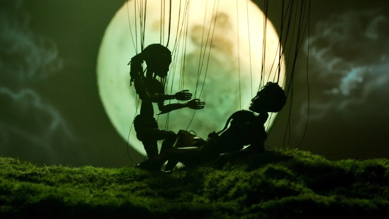 Strings (2004)
